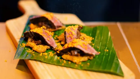 เปิดครัว The Lost Thai Taste กับเชฟบุช-เลอชาญ ชวนชิม "น้ำพริกเผากล้วยย่างรสถิ่น" เมนูจากพิษณุโลก