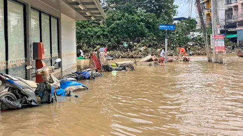 ช่วยทันที! "ตรีนุช" สั่งจ่ายค่าจ้าง 50% นาน 6 เดือน แก่ลูกจ้างที่ได้รับผลกระทบน้ำท่วม