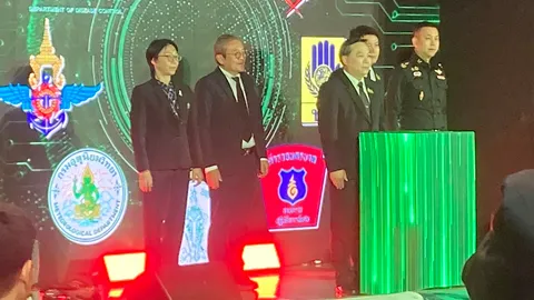 "ดีอี" ผนึกความร่วมมือทุกภาคส่วน สนับสนุนการช่วยเหลือผู้ประสบอุทกภัยภาคใต้