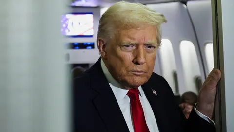 รบ.ทรัมป์ลั่น เตรียมทบทวนสถานะ ผู้ถือ “กรีนการ์ด” จาก 19 ประเทศ