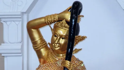 แม่พระธรณี บีบมวยผม เทวีแห่งความมั่นคง มั่งคั่ง