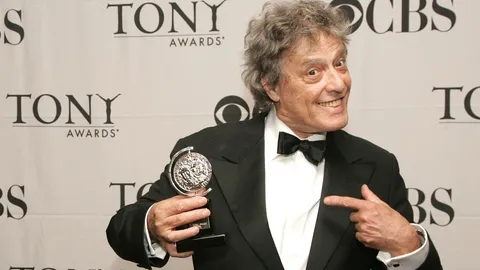 เซอร์ ทอม สต็อปพาร์ด นักเขียนบทละครมือรางวัลออสการ์ เสียชีวิตในวัย 88 ปี