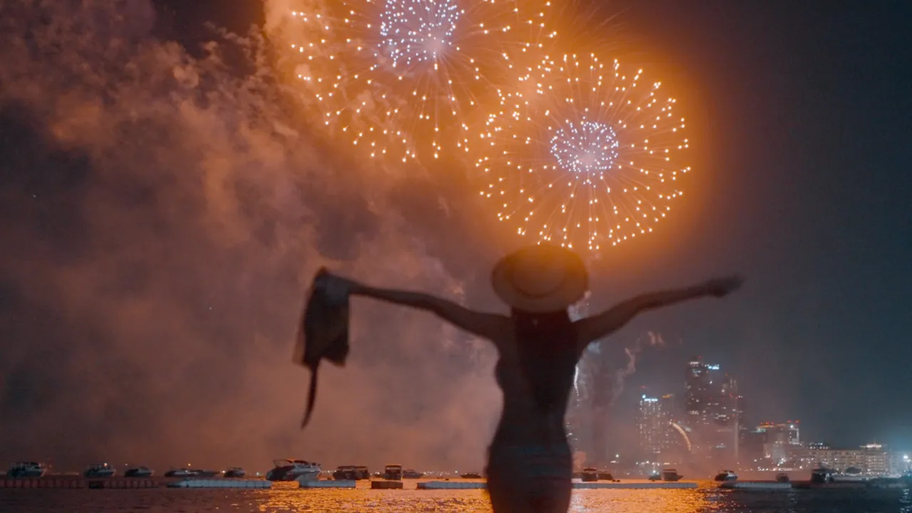 50 Hello December Captions and December 2025 Quotes to End the Year with a Smile