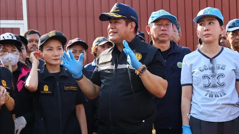 “ธรรมนัส” นำ 4 กระทรวงลุยหาดใหญ่ต่อ พร้อมแจกแผงโซลาร์แก้ปัญหาไฟเข้าไม่ถึง