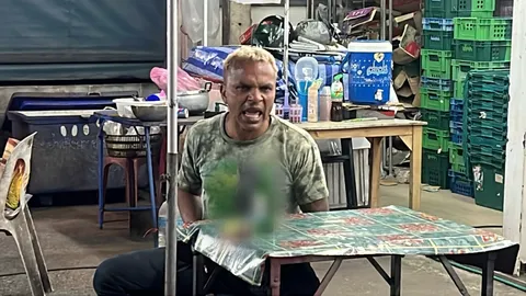 "อำนาจ รื่นเริง" เมาอาละวาดหน้าร้านสะดวกซื้อ ชาวบ้านเอือม กลัวเกิดเหตุไม่คาดฝัน (คลิป)