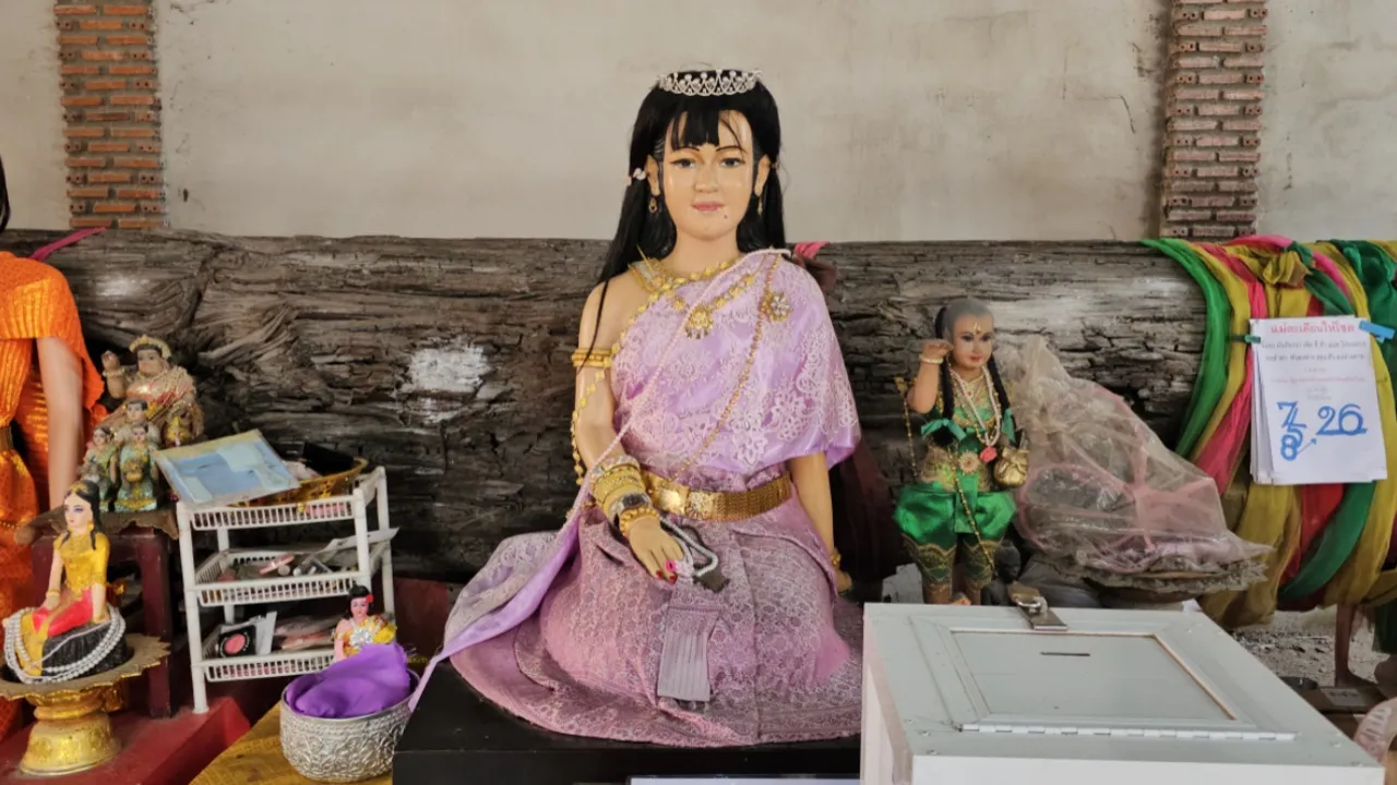 Lottery Enthusiasts Examine Cryptic Clues from Mae Srimaneethong for This December 1st Draw