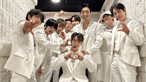 สานพลังกู้วิกฤตน้ำท่วม SM True และ SUPER JUNIOR ร่วมส่งมอบน้ำใจ 4 ล้านบาท สู่สภากาชาดไทย