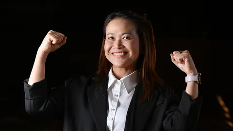 Exclsuive : 'ลองดูไม่เสียหาย' เปลี่ยนเด็กต่างจังหวัดสู่ตำนานยกน้ำหนักไทย "ปวีณา ทองสุข" 