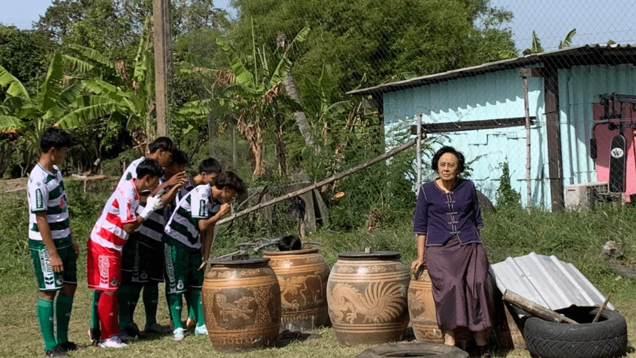Surprise! Pop Dib Dib Movie Stars Mon Thong Wittaya Football Team in Chaotic Ghost Chase Scenes