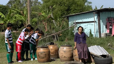 เซอร์ไพรส์! หนังปอบดิ๊บดิบ คว้า หมอนทองวิทยา วิ่งหนีปอบขึ้นรถขนฝัน-ลงโอ่งอลหม่าน