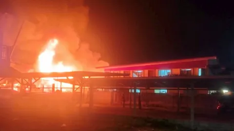 ไฟไหม้บ้านบ้านชุมชนวัดศาลาครืน ตายายคู่ชีวิตดับสลด 2 ศพ