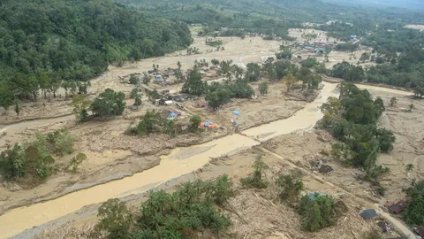 เหยื่อน้ำท่วมเอเชีย ทะลุ 1,300 ศพ อินโดฯ-ศรีลังกาอ่วมหนัก