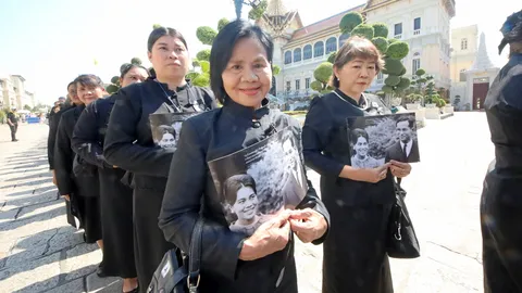 ราชสกุล-คณะบุคคล-พสกนิกร เข้ากราบสักการะพระบรมศพ