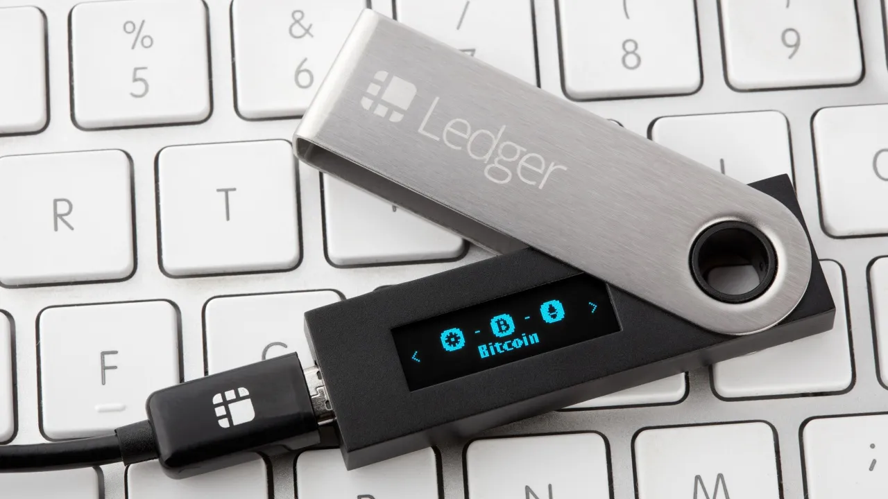 รู้จัก LEDGER Nano X คืออะไร หลัง ตร. อายัดไว้ในคดี “นานา”