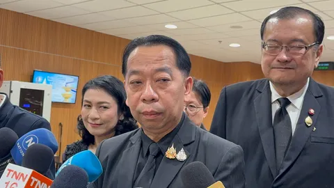 เลขาธิการสภาผู้แทนราษฎร กางปฏิทิน ลงมติแก้รัฐธรรมนูญวาระ 3 อาจขยับหลังปีใหม่