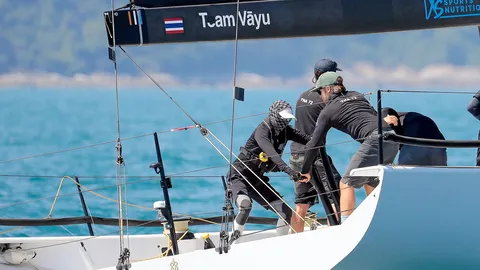 ทีมเรือใบวายุ ยังนำ-เรซ4 สดุดีพระราชินี ทรงพระปรีชา บังคับหางเสือ