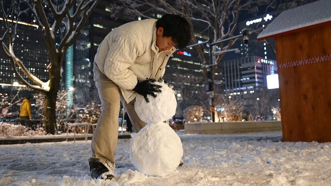 South Korea Issues Warning for First Heavy Snowfall of the Season Seoul Urges Public to Prepare for Traffic Paralysis