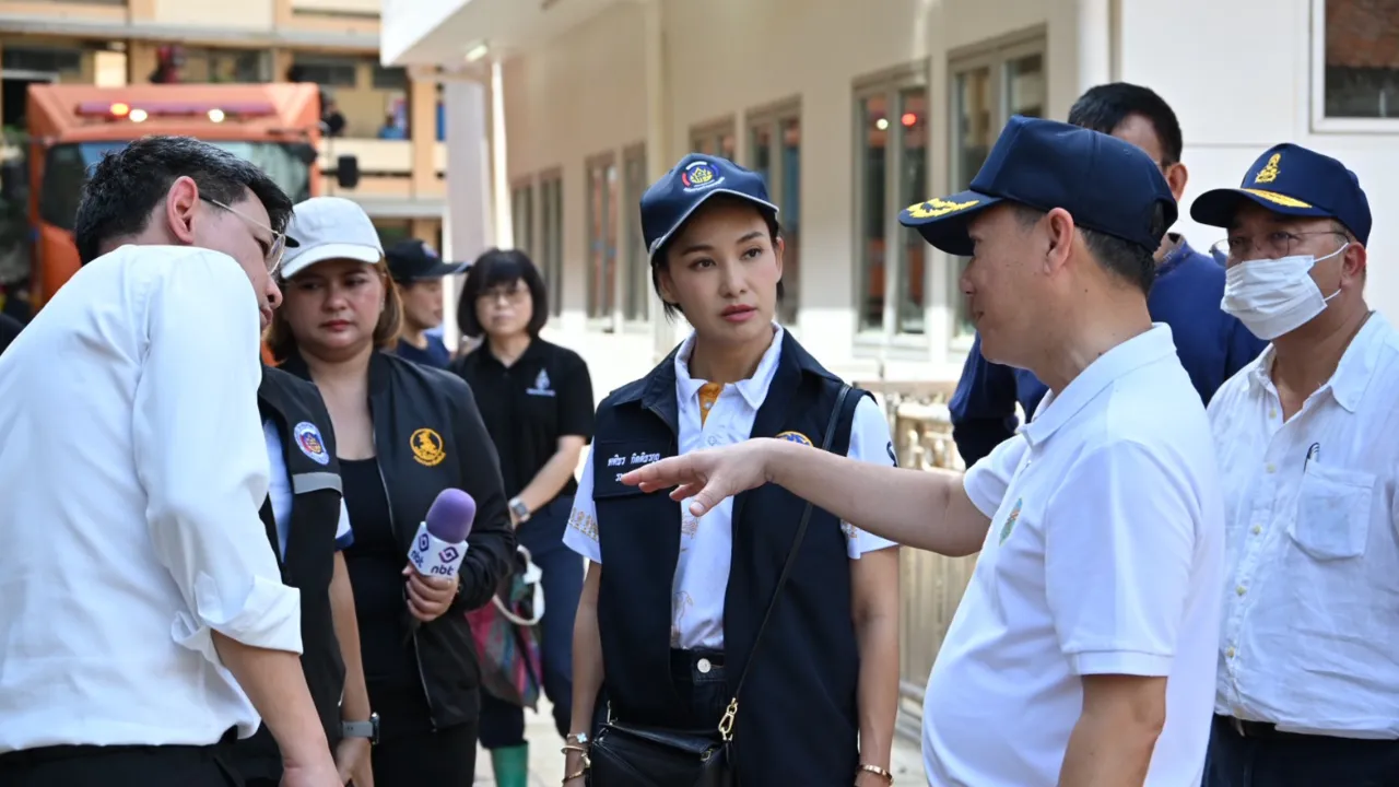 มท.4 ติดตามการฟื้นฟูหลังน้ำท่วม เร่งคืนหาดใหญ่ให้กลับสู่ภาวะปกติโดยเร็วที่สุด