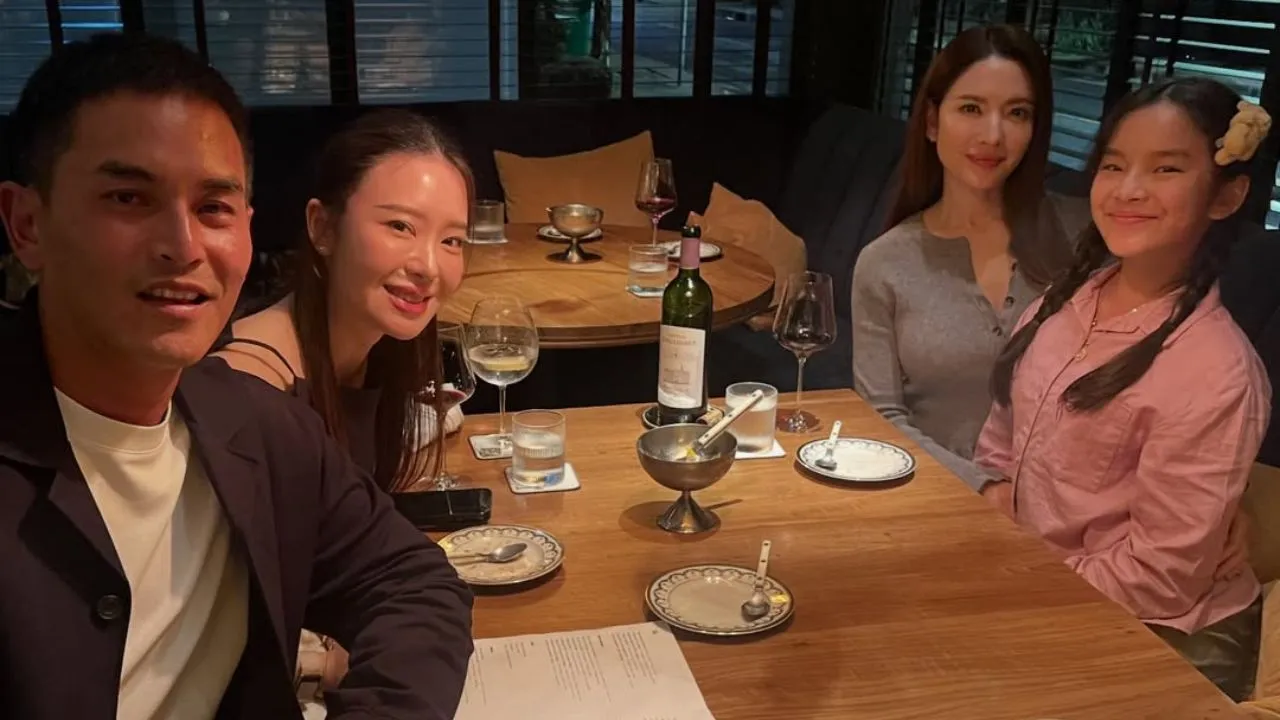 สงกรานต์ เปิดภาพอบอุ่น ดินเนอร์กับสาวๆ แอฟ-มายด์-น้องปีใหม่ ในวันพ่อ