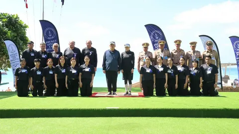 ในหลวง พระราชทานถ้วยรางวัลนักกีฬาเรือใบ “ภูเก็ตคิงส์คัพรีกัตต้า”