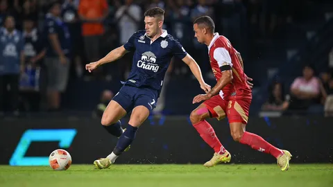 ผลบอลสด "บุรีรัมย์ ยูไนเต็ด" แซงชนะ "พลังกาญจน์ เอฟซี" สิบคน 3-1 ไทยลีก 2025-26