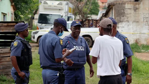 ช็อก กราดยิงบาร์แอฟริกาใต้ ดับ 12 ศพ รวมเด็ก 3 คน ยังจับมือปืนไม่ได้