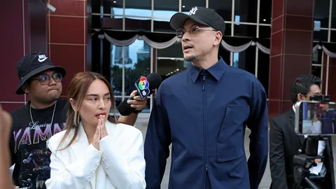 "เวย์" โร่เคลียร์การ์ดเก็บเงินดิจิทัล "พอลล่า-เจนสุดา" เข้าให้การตำรวจแล้ว