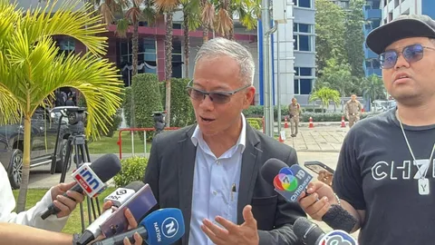 ทนายความ "ไฮโซข้าวโพด" หอบหลักฐานการโอนเงิน 116 ล้านบาท ให้พนักงานสอบสวน