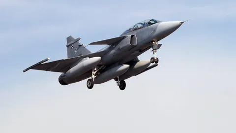 "กริพเพน" มาแล้ว พร้อมไข่เต็มท้อง โจมตีทางอากาศพื้นที่ทหารของกัมพูชา