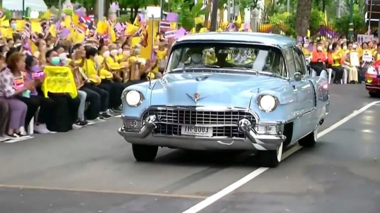 สง่างามเหนือกาลเวลา รถยนต์พระที่นั่ง Cadillac Fleetwood Series 62 1955