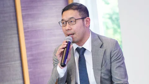 ไทยสร้างไทย จี้ ก.ล.ต. เร่งแจง หลังภาพ “เบน สมิธ” ลงนามกระทรวง DE โผล่