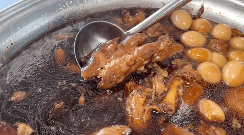 ของดีเมืองร้อยเอ็ด! ข้าวขาหมูสูตรภัตตาคาร "อบ-ทอด-ตุ๋น" ละลายในปาก เริ่มต้นแค่ 60 บาท