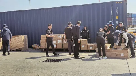 ตรวจยึดบุหรี่ไฟฟ้าซุกตู้คอนเทนเนอร์ 46,260 ชิ้น มูลค่ากว่า 10 ล้านบาท