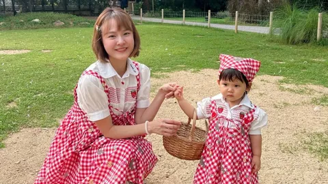 แพทตี้ เปิดภาพพา น้องโรร่า เที่ยวต่างจังหวัด แม่ลูกแต่งตัวเหมือนกันเป๊ะน่ารักมาก