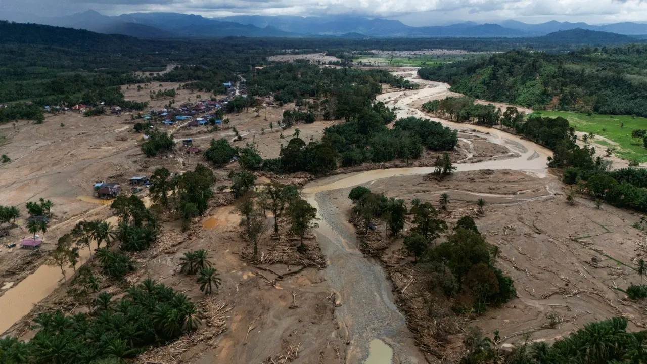 สลด เหยื่อน้ำท่วมอินโดนีเซีย ทะลุ 1,000 ศพแล้ว สูญหายอีก 200 คน