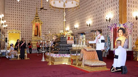 พิธีปัญญาสมวาร 50 วัน "สมเด็จพระพันปีหลวง" ในหลวง-ราชินี บำเพ็ญพระกุศล "พระสงฆ์ 93 รูป"