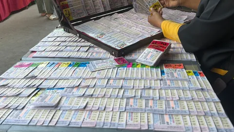 แม่ค้าหวยเชียงใหม่ ไม่กั๊ก "เลขดังงวดนี้" หลังคอหวยคึกคักแห่ซื้อ "เลขเด็ด" ไปลุ้นโชค