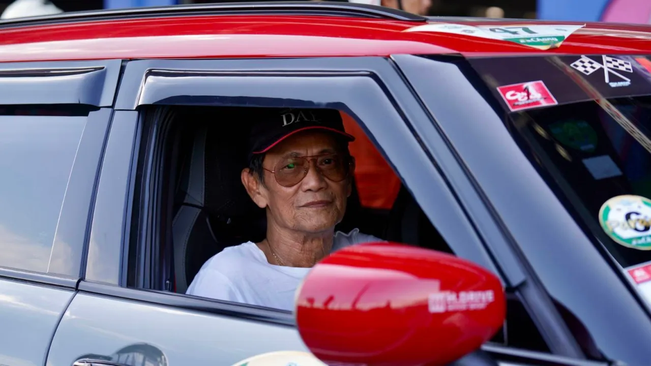 อายุมากสุดในสนาม "พ่อชิน ชินวุฒ" ซิ่งรถแข่งที่บุรีรัมย์ อยากสนุกไม่ได้หวังรางวัล