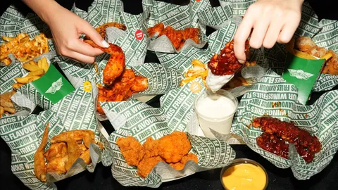 รู้จัก Wingstop น้องใหม่ป้ายแดง พร้อมไขความลับ ทำไมมนุษย์ถึงคลั่งไคล้ "ไก่ทอด" เมนูนี้มีดีอะไร