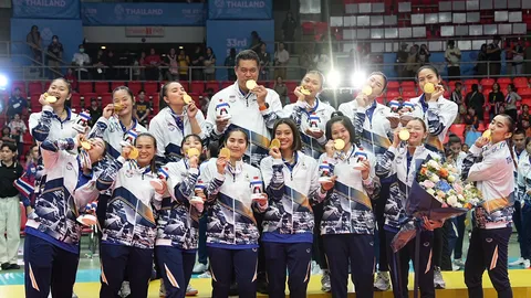 ประมวลภาพแห่งความภาคภูมิใจ! ลูกยางสาวไทยรับเหรียญทอง ซีเกมส์ 2025 สุดชื่นมื่น 