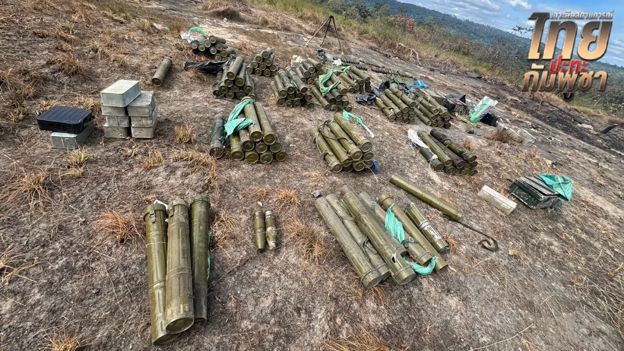 เจออีกเพียบ “คลังแสง” อาวุธร้ายแรงสัญชาติจีน ทหารกัมพูชาทิ้งไว้บนเนิน 500 ช่องบก