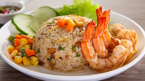 สูตรวิธีทำ "ข้าวผัดกุ้ง" อร่อยฉ่ำกุ้งตัวโตๆ มีส่วนประกอบอะไรบ้าง