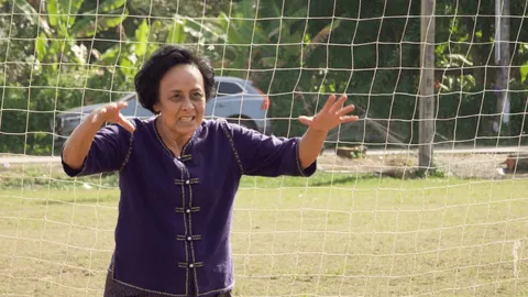 แม่หน่อย ณัฐนี ทำถึง! ปลุกตำนาน วิ่งลงโอ่ง คัมแบ็กในรอบ 14 ปี กับ ปอบดิ๊บดิบ