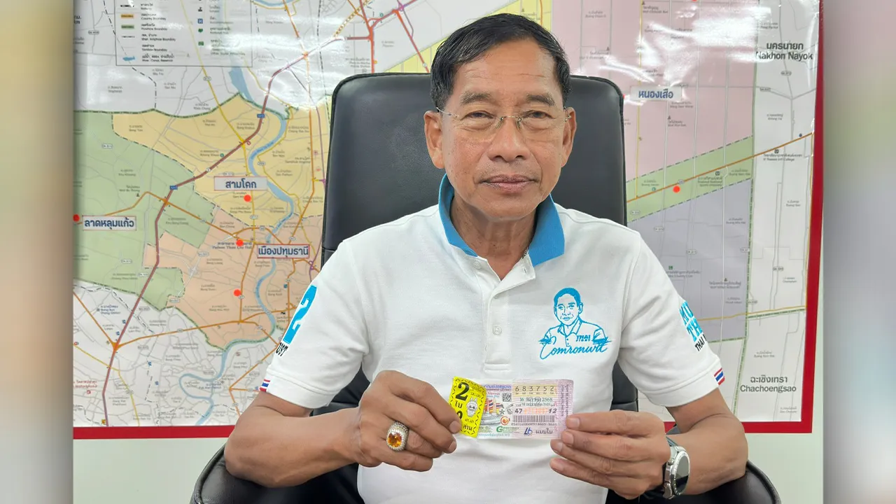 “นายกแจ๊ด” ถูกลอตเตอรี่ 100 ใบ “หลวงปู่ศิลา” ชี้ให้ดูเลขในขันน้ำมนต์