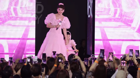 ชมพู่ อารยา เปิดบริษัท ชีเสิร์ฟ ให้น้องเกล ค่าตัวสูงกว่าแม่ ปีหน้างานมารัวๆ