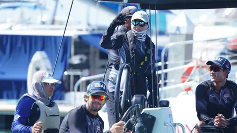 พระราชินี ทรงวางกลยุทธ์แข่งเรือใบ 3 วัน พาไทยขึ้นอันดับ 1 ของตาราง ชิงเหรียญทองพรุ่งนี้ 