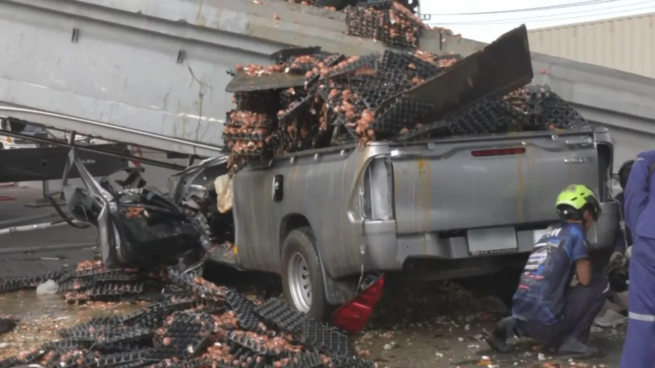 เศร้า คนขับกระบะเสียชีวิตแล้ว เหตุสะพานถล่ม ถ.บางนา-ตราด