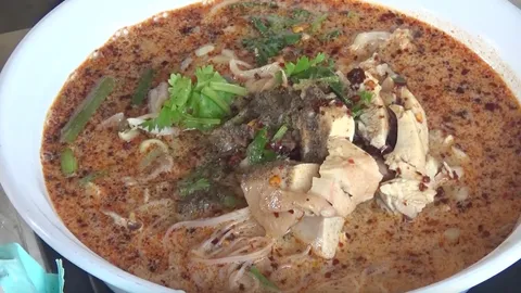 พิกัดร้านก๋วยเตี๋ยวรสเด็ด จ.สตูล กินแล้วแซ่บจนน้ำตาเล็ด ลูกค้าขนานนาม “ก๋วยเตี๋ยวพ่นไฟ”