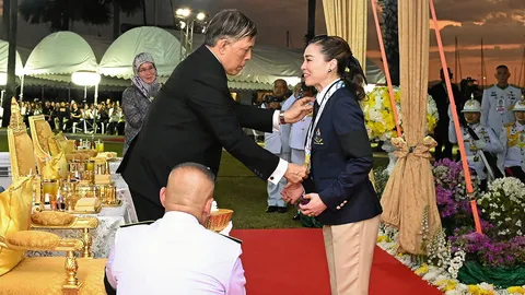 "ในหลวง" เสด็จพระราชทานเหรียญ "พระราชินี" ทรงคว้าชัย "เหรียญทอง" เรือใบซีเกมส์