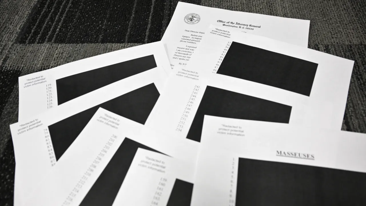 กระทรวงยุติธรรมสหรัฐฯ เริ่มเปิดแฟ้ม “เอปสตีน”ลดแรงกดดันการเมือง   